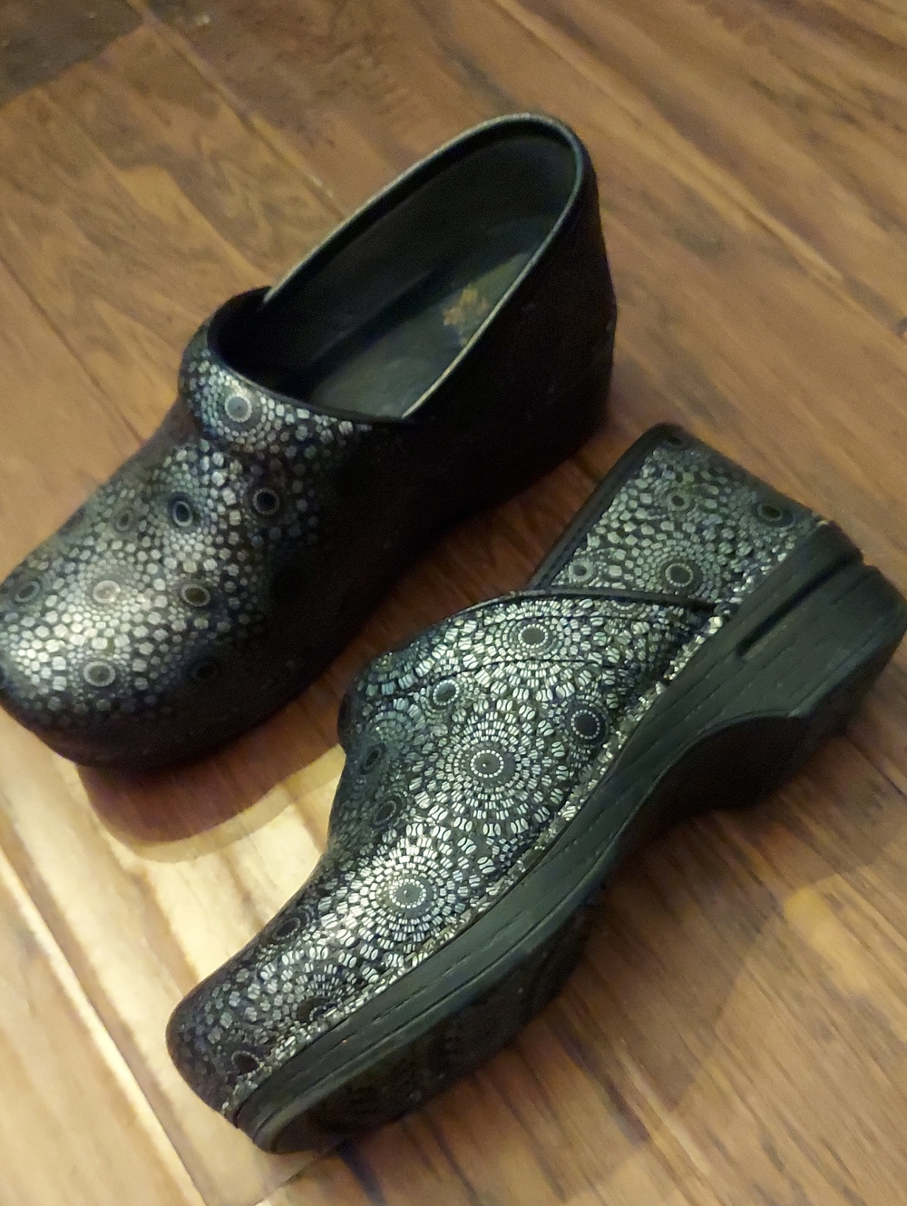 Dansko Black Silver Medallion Metallic Professional Clogs 38 8